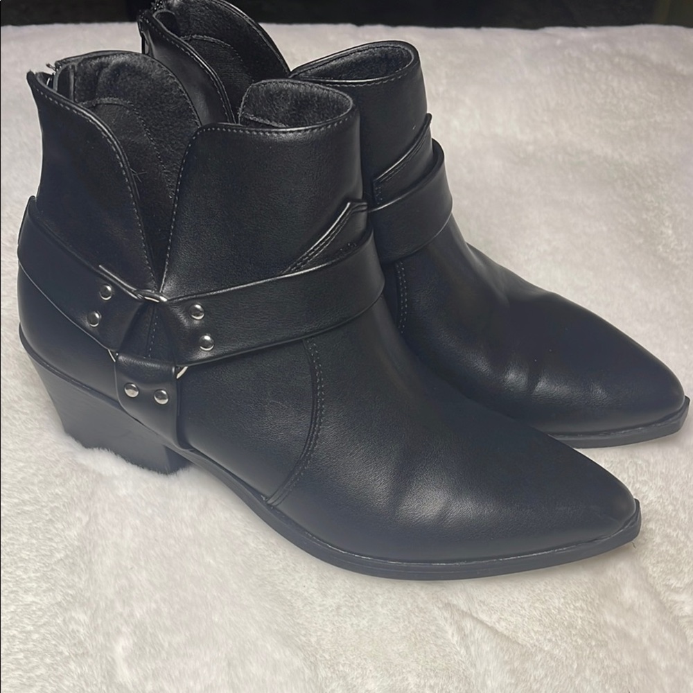 Black Ankle Buckle Boots- Memory Foam- size 10- back zip opening